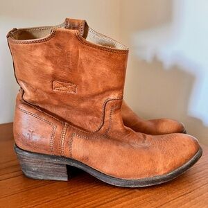 FRYE Tan Leather Short Cowboy Boots - Bootie